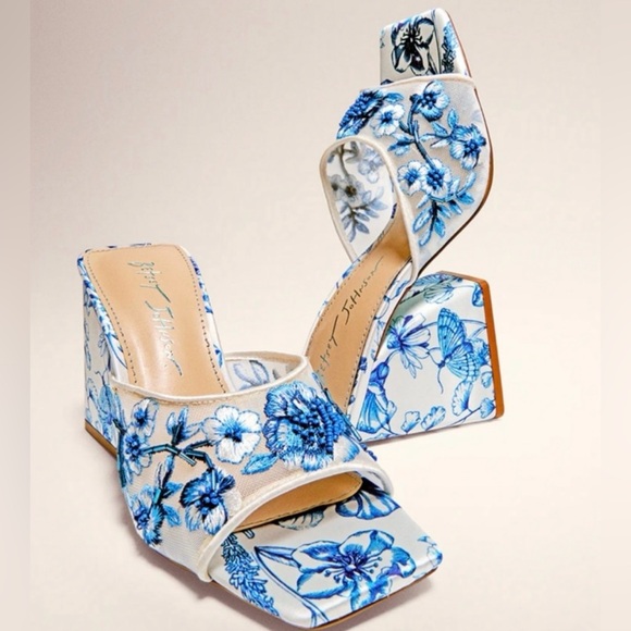 Betsey Johnson ROO BLUE FLORAL heels. Women’s 8 . - Picture 2 of 8